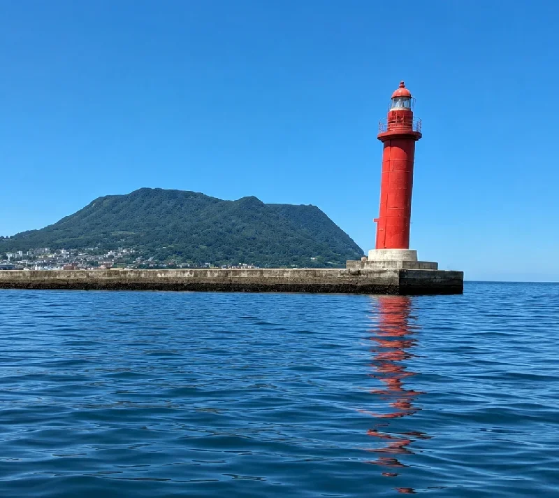 函館港沖堤防
